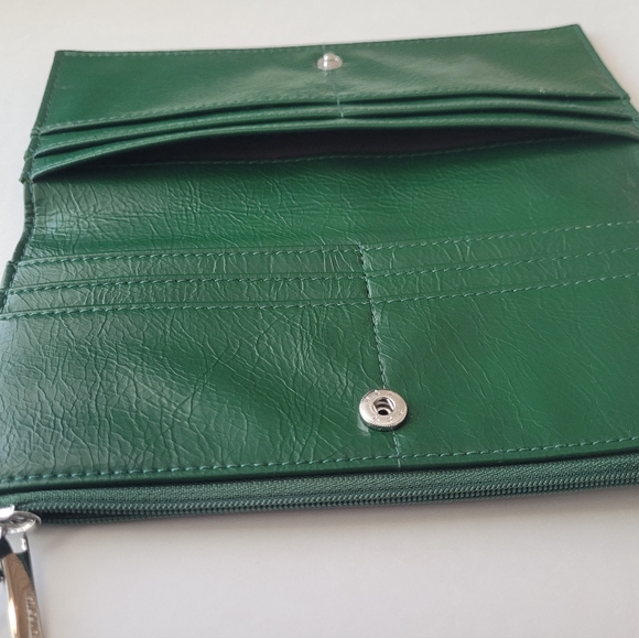 Matt & Nat Vegan Slim Bifold Wallet in Mural Green- Rome - Picture 4 of 7